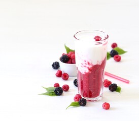 raspberry and blueberry smoothie