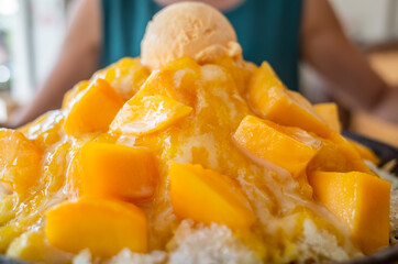 famous Taiwanese snacks of mango shaved ice