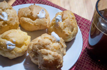 Custard cookies and tea, eclair