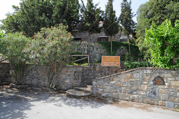 Le monastère de Koufi Petra près d'Agios Nikolaos en Crète