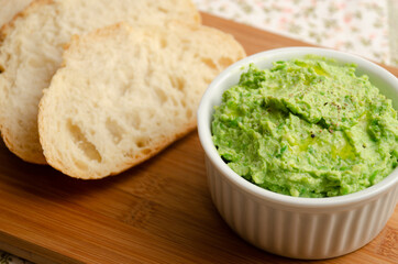 Ricotta pate with peas in a jar served with sliced Italian bread.