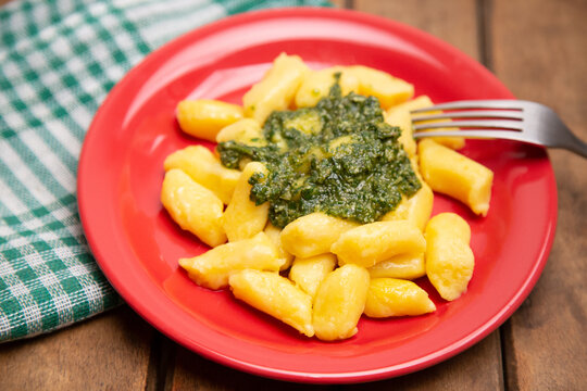 Arracacha Gnocchi with pesto sauce