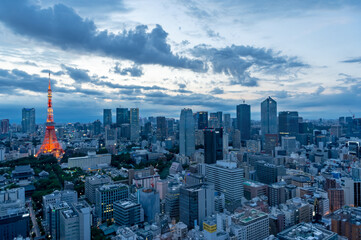 東京都港区浜松町から見た夕方の東京の都市景観