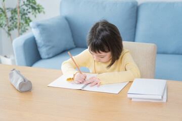 アジア人　子供　勉強　ポートレート
