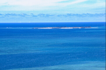 Fototapeta na wymiar 沖縄の青い海、空