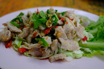 Pork with Lemon spicy-sweet sauce with chili and garlic mixed with sour lemon juice.
