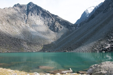 Obraz premium The Lake of the Mountain Spirits with its emerald, crystal clear water. The Altai republic, Russia