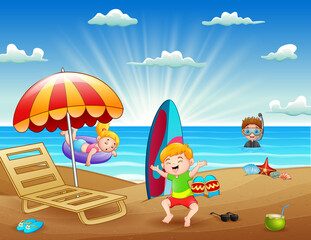 Obraz na płótnie Canvas Summer holiday with children having fun at the beach