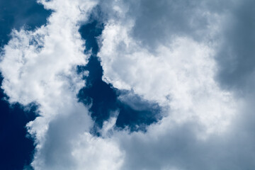 Obraz premium floating white cloud in bright blue sky in sunny day 