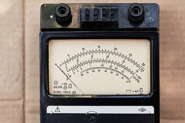 an old vintage multimeter with a brown screen and a metal plate with numbers