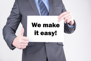 Berater mit einer Tafel We make it easy