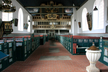 Kirchenschiff und Orgel der Kirche  St. Nikolai in Jork, Niedersachsen, Deutschland, Europa