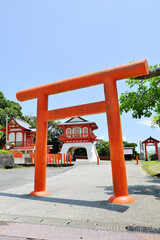 長崎鼻にある龍宮神社の美しい景色