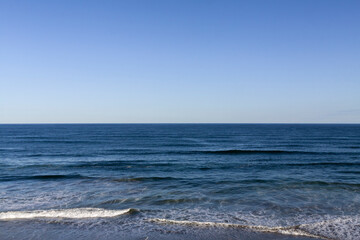 太平洋の青い海原