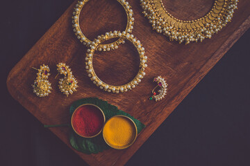 Traditional Maharashtrian Jewellery that give the historical, classic look of a Maharashtrian woman.