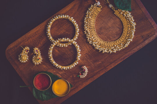 Traditional Maharashtrian Jewellery that give the historical, classic look of a Maharashtrian woman.