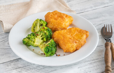 Battered fish with broccoli