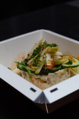 Tartare légume dans une boite