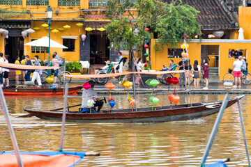 Fototapeta na wymiar traditional vietnam boat hoi an ベトナム　ホアイン　ボート　