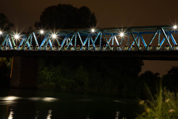 San Dona di Piave e il ponte illuminato di sera con riflesso sul Piave