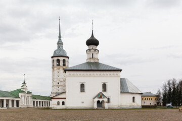 Fototapeta na wymiar Beautiful panoramic view of Suzdal in summer at sunrise. Resurrection Church on the market square in Suzdal. Suzdal is a famous tourist attraction and part of the Golden Ring of Russia