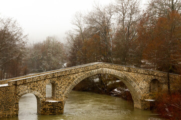 Fototapeta na wymiar Stone bridge Ziakas, a historic stone bridge in Grevena region, Macedonia, Greece, Europe