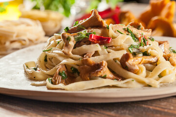 Tagliatelle pasta with chicken and chanterelles mushrooms