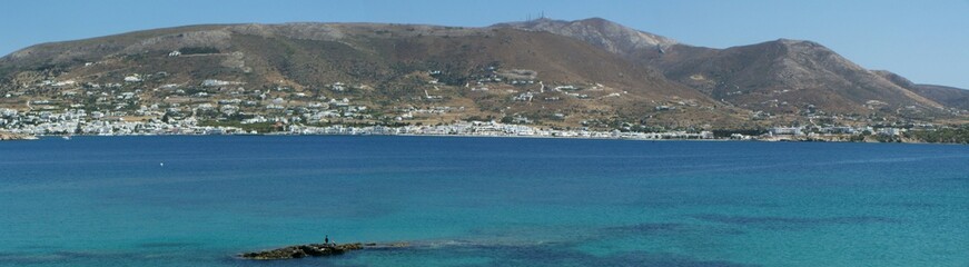 Fototapeta na wymiar Grèce - Les Cyclades - Île de Paros - Parikia- Plage Livadia et Parasporos