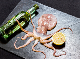 Octopus holds wine with lemon