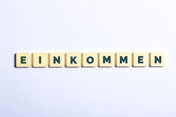 Einkommen auf weißem Hintergrund