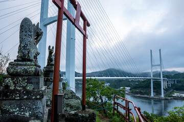 長崎県長崎市　女神大橋と神崎神社の風景