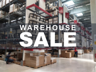 Obraz premium The word WAREHOUSE SALE is clearly written against the background of an image of a department store in a large warehouse. The image has been blurred.
