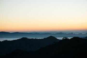 The arrangement of the mountain lines.