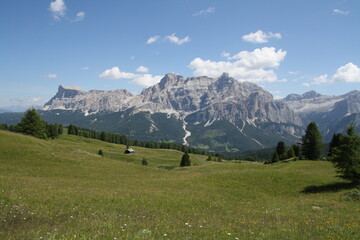 Fototapeta na wymiar panoramic view of the meadows and mountains of the sella group in alta badia
