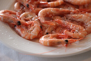Cooked prawns on a plate with salt to be eaten