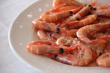 Cooked prawns on a plate with salt to be eaten
