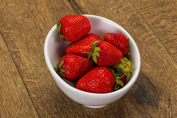 Sweet strawberry in the bowl
