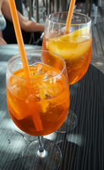 Fare l'aperitivo in vacanza in estate - relax e divertimento