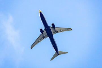 Airplanes in the Sky, Ireland, Ryanair © edfitzgerald