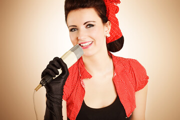 Pinup Girl singt