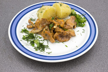 Stewed chanterelles in white sauce with boiled potatoes.