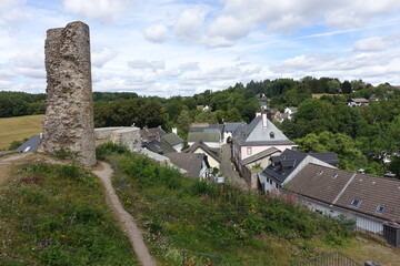 Blick von der Burgruine auf den historischen Ortskern Kronenburg
