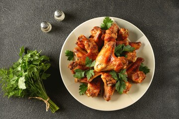 Grilled chicken wings with parsley.