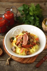 Smoked pork ribs stewed with mushrooms, onions and carrots in tomato sauce served with mashed potatoes.