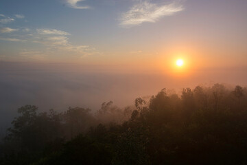 Obraz premium Sunrise through the early morning mist over the Glasshouse Mountains, Sunshine Coast Hinterland, Queensland, Australia