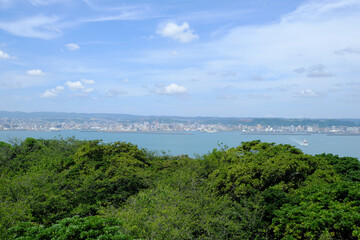 Fototapeta na wymiar 桜島自然恐竜公園から見た鹿児島市街地の風景