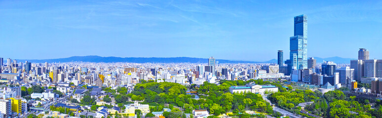 Fototapeta premium 新緑の大阪府阿倍野区天王寺の景色（パノラマ） 
