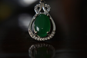 Gemstones jewelery
Is a pendant necklace decorated with green jade