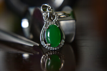 
Real jade jewelry
A pendant necklace
Real green jade and rare, expensive