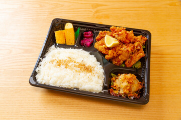 唐揚げ弁当（左振り）